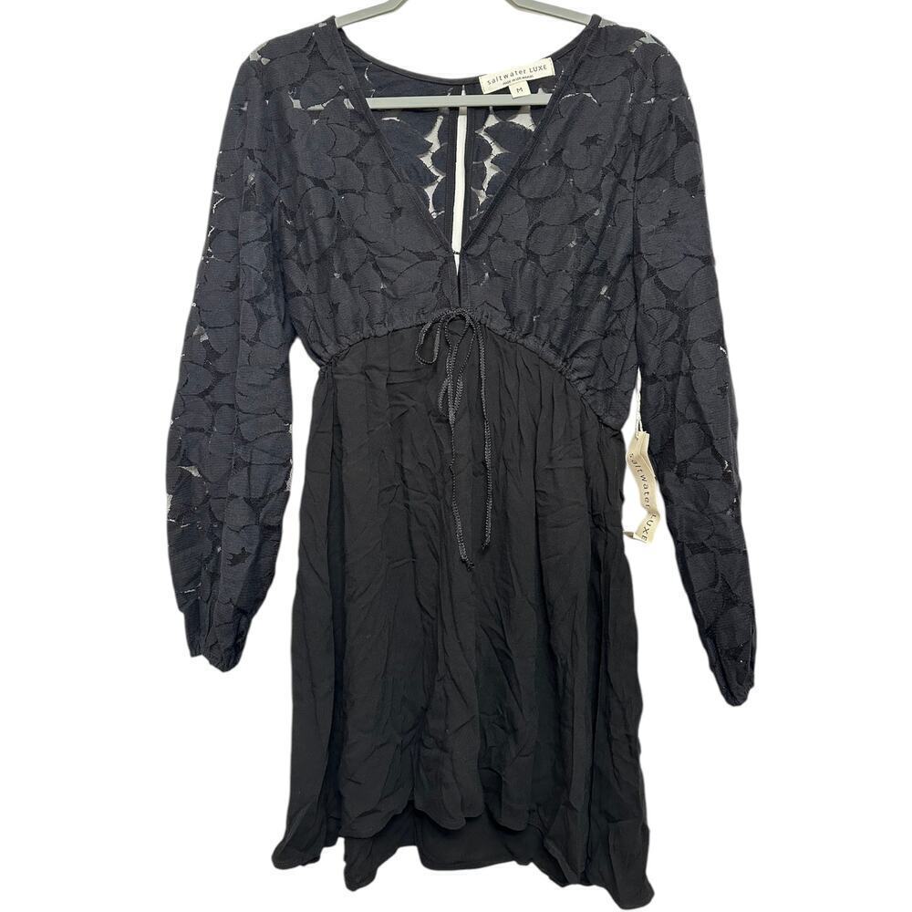 Saltwater Luxe women’s NWT’s V-neck upper lace long sleeve dress. Size medium
